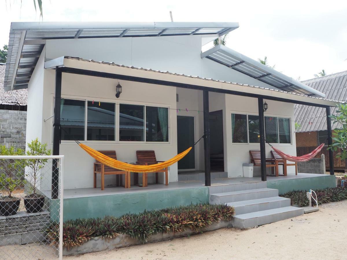 Bluesky Beach Bungalows 란타섬 외부 사진