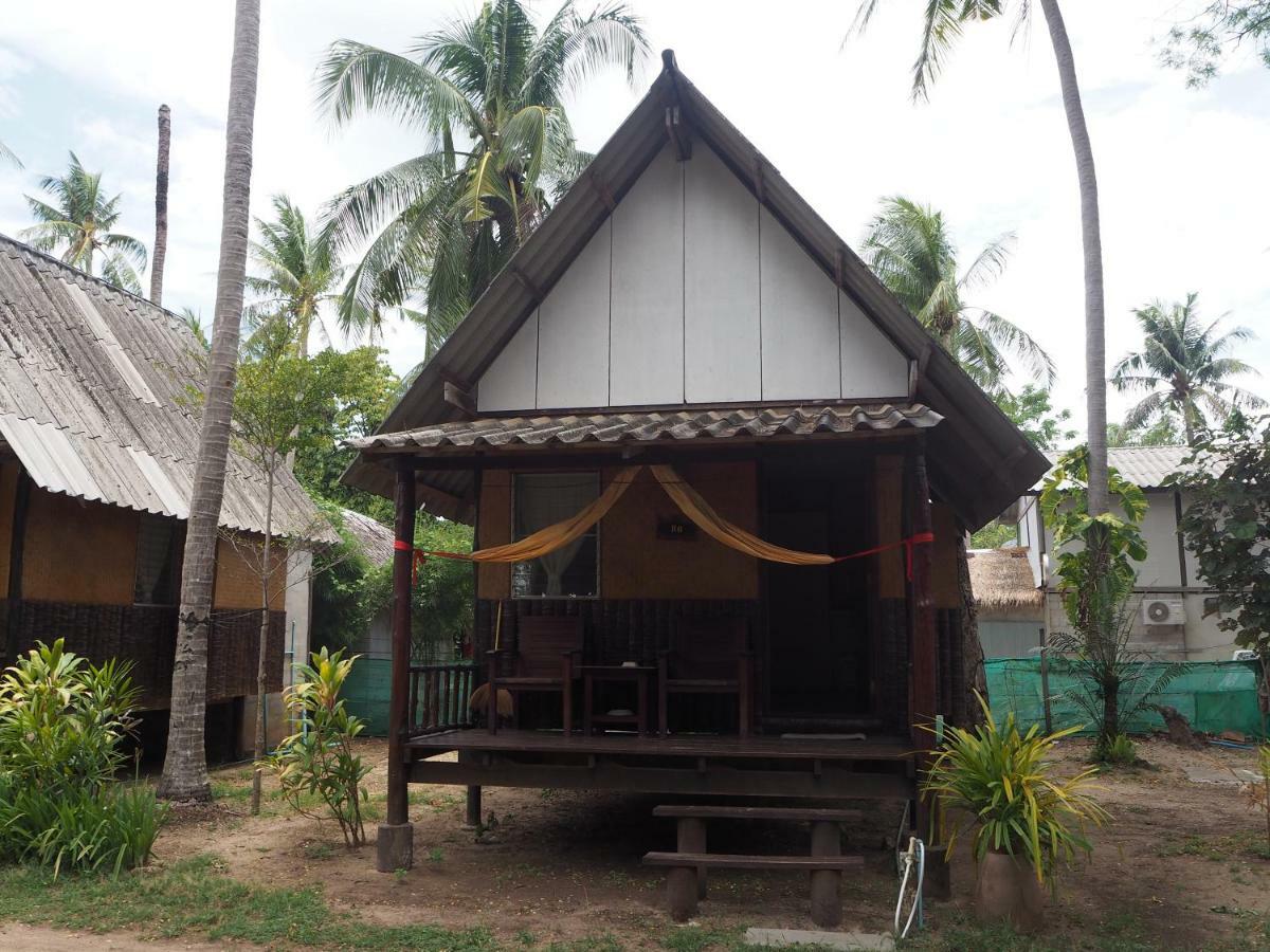 Bluesky Beach Bungalows 란타섬 외부 사진