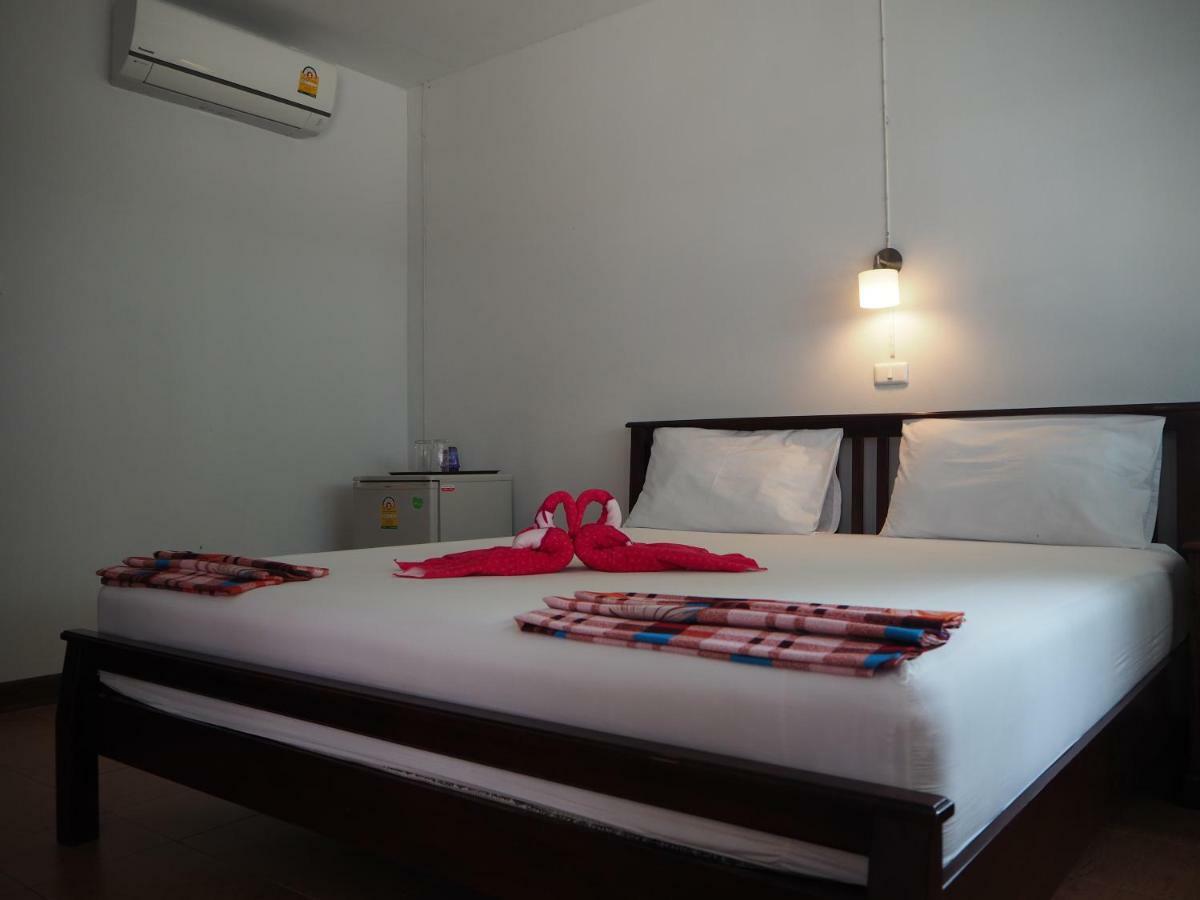 Bluesky Beach Bungalows 란타섬 외부 사진