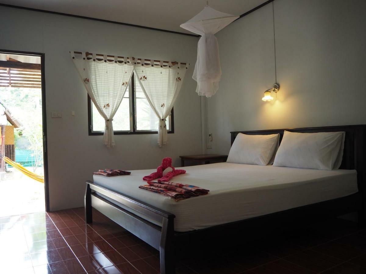 Bluesky Beach Bungalows 란타섬 외부 사진